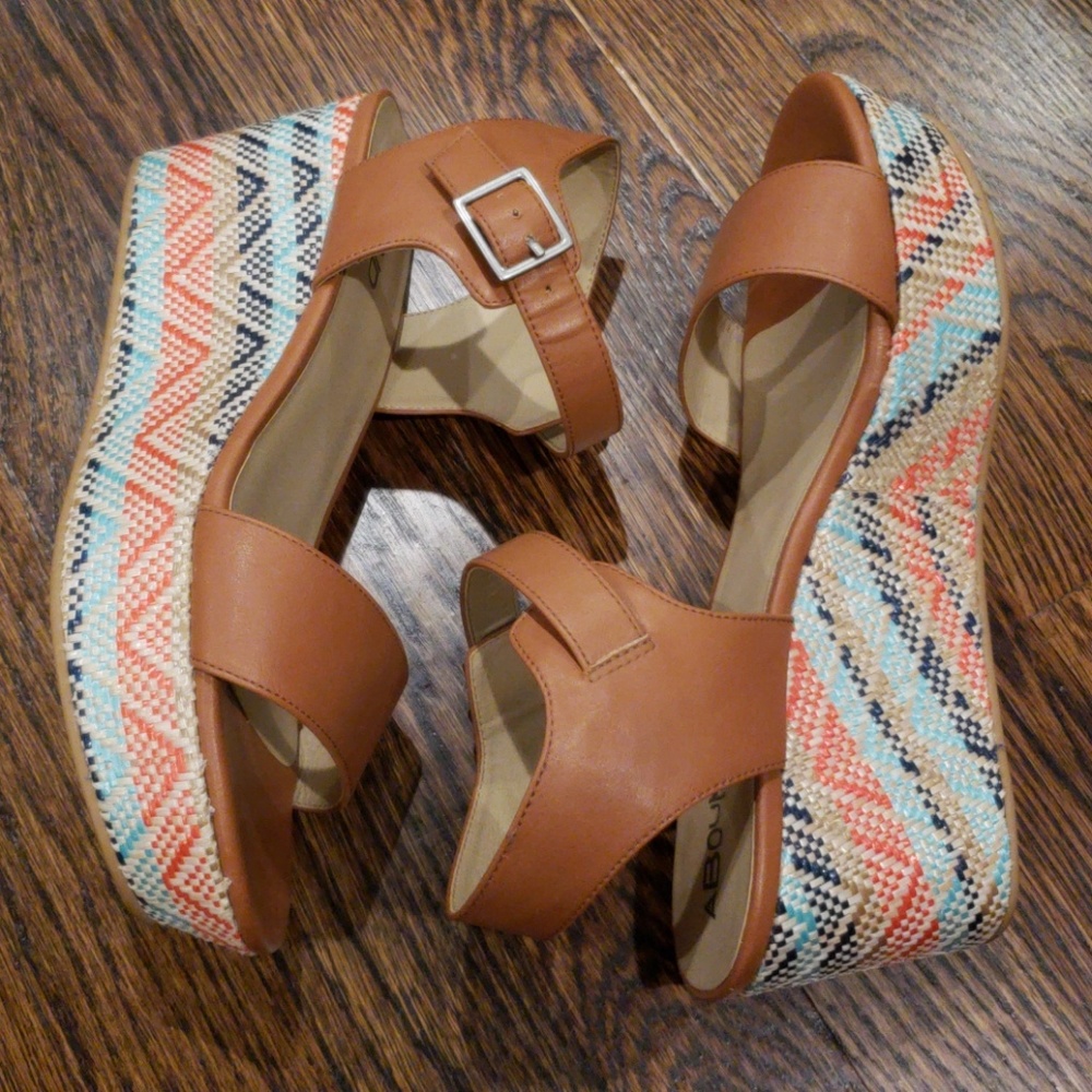 Abound Wedges - Picture 1 of 7